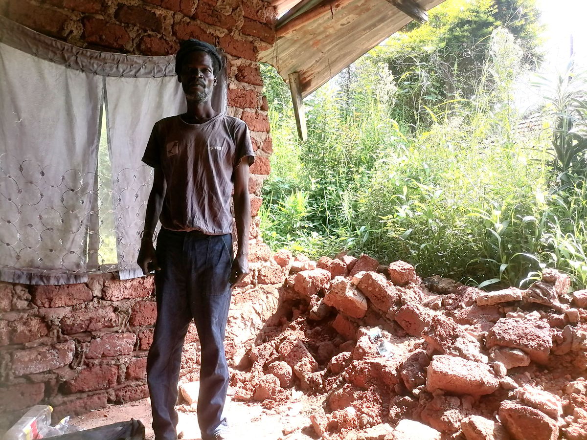 Flood victims cry foul after food parcels given to other people