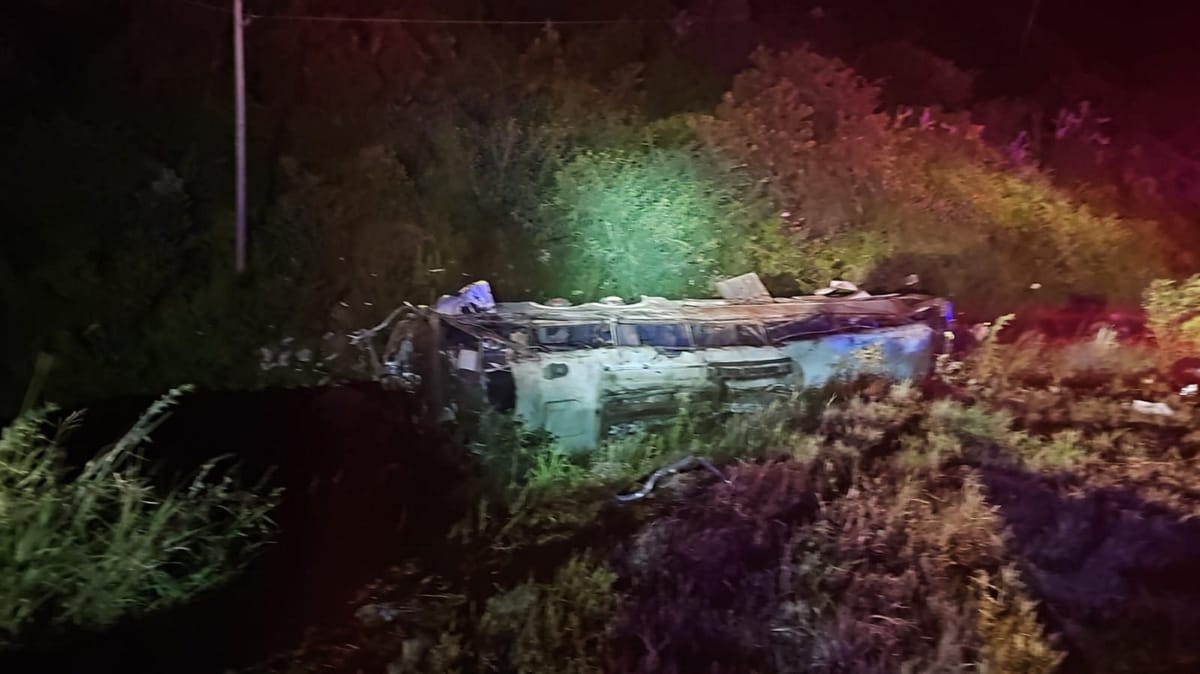 A bus lost control and plunged into a ditch on the N1 near Ingwe Lodge on Thursday morning.